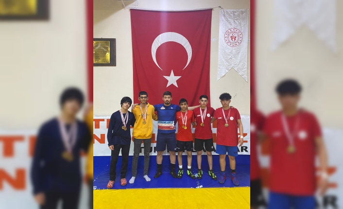 Toroslar Belediyesi Güreş Takımı Türkiye Şampiyonu Oldu