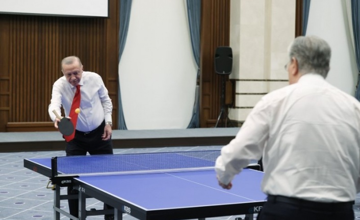 Cumhurbaşkanları Masa Tenisi Oynadı