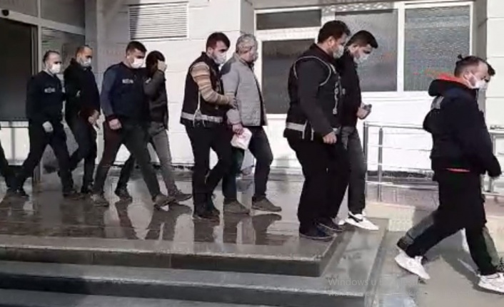 Mersin'de FETÖ operasyonu: 5 tutuklama