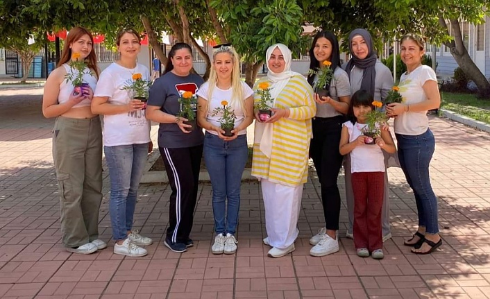 Toroslar Belediyesinin Anneler Günü’ne Özel Yetiştirdiği Kadife Çiçekleri, Sahiplerine Ulaştırıldı