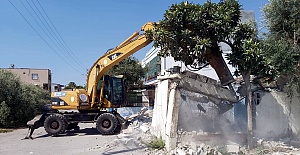 Akdeniz'de Metruk Binaların Yıkımı